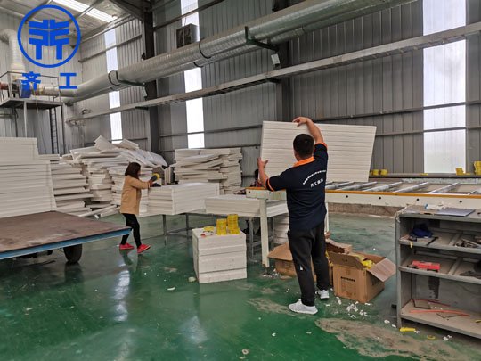 防火性巖棉板在使用中的優(yōu)勢